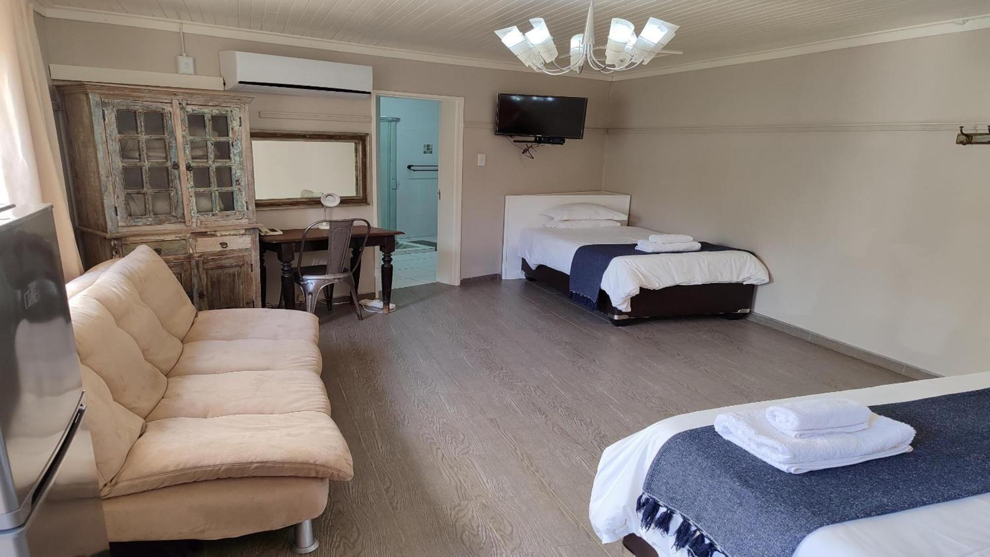 Bird'S Nest Guest House Keetmanshoop Habitación foto